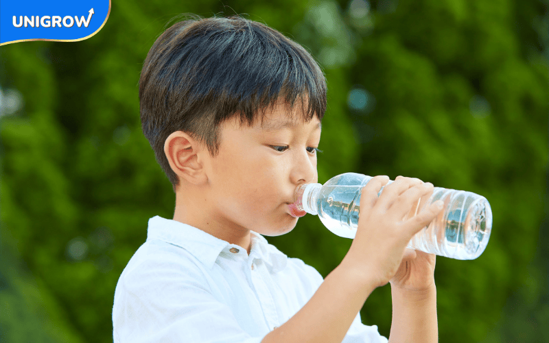 ส่งเสริมให้เด็กดื่มน้ำวันละ 1.5–2 ลิตร